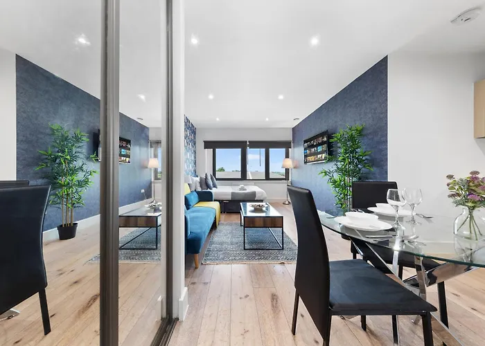 Modern One Bedroom Flat - Sleeps 5 -Near Heathrow - London Ub3