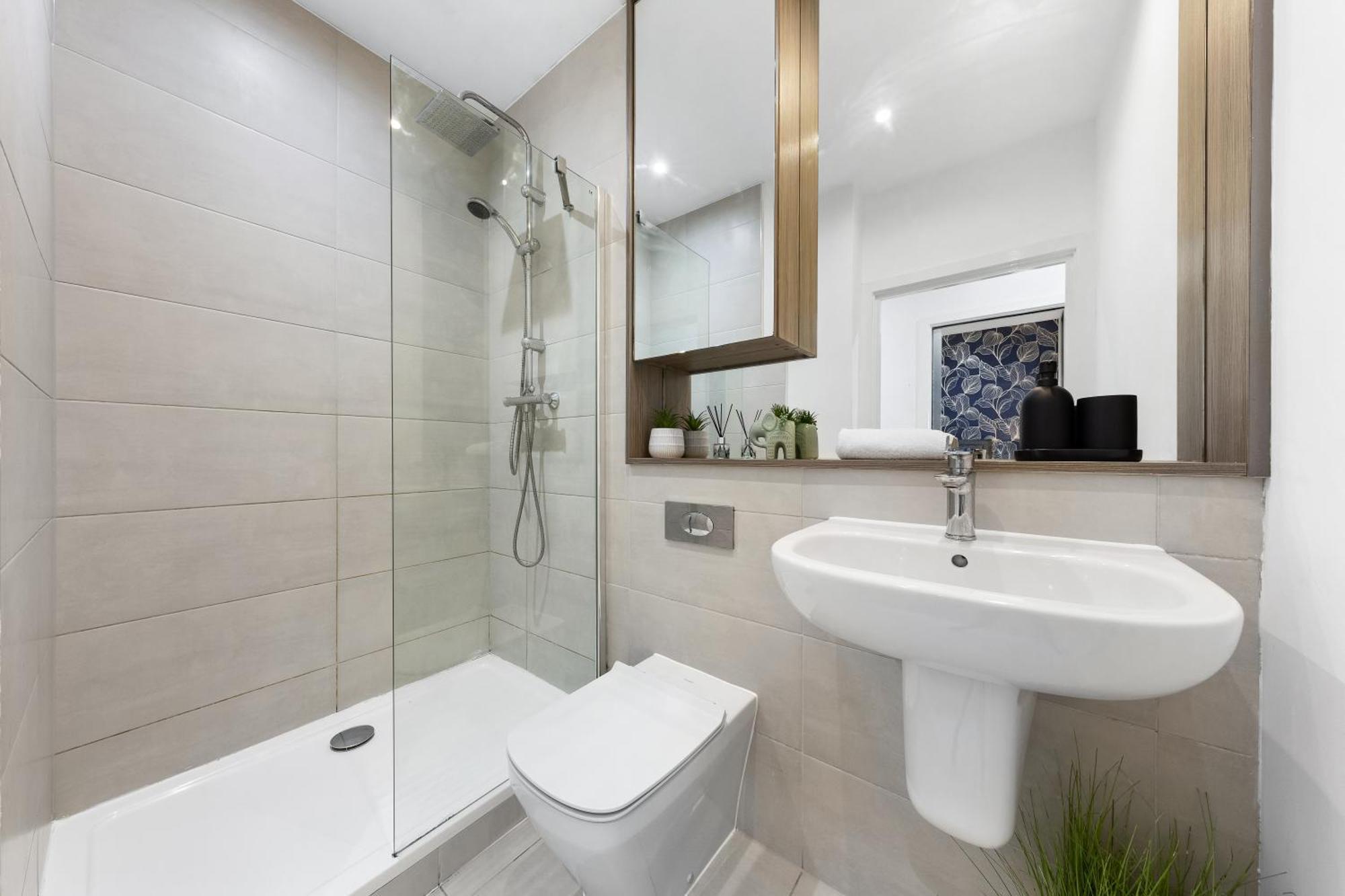 Modern One Bedroom Flat - Sleeps 5 -near Heathrow - Ub3 Appartamento