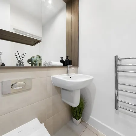 Modern One Bedroom Flat - Sleeps 5 -Near Heathrow - London Ub3 Exterior photo