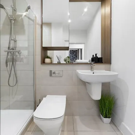 Modern One Bedroom Flat - Sleeps 5 -Near Heathrow - London Ub3 Exterior photo